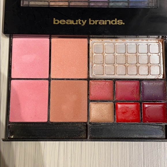 Beauty Brands eyeshadows & blushes - Picture 4 of 4